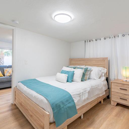 Lovely 2 Bedrooms, Steps Away From The Beach. เบรเดนทันบีช ภายนอก รูปภาพ